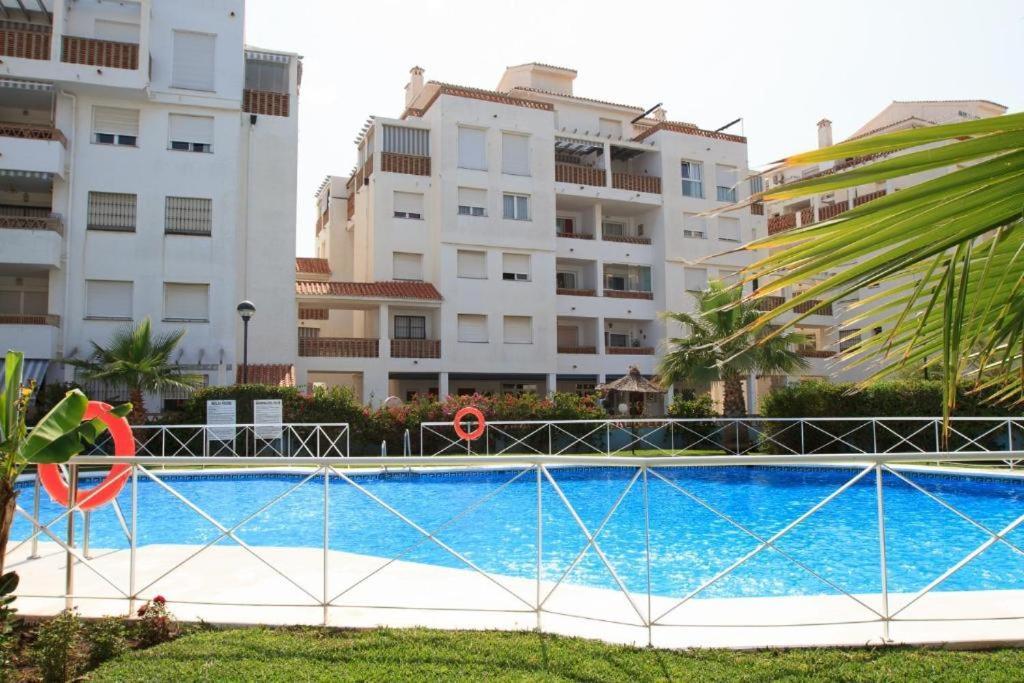 2Bdr Sunny Apartment With Pool And Private Parking In 贝纳尔马德纳 外观 照片